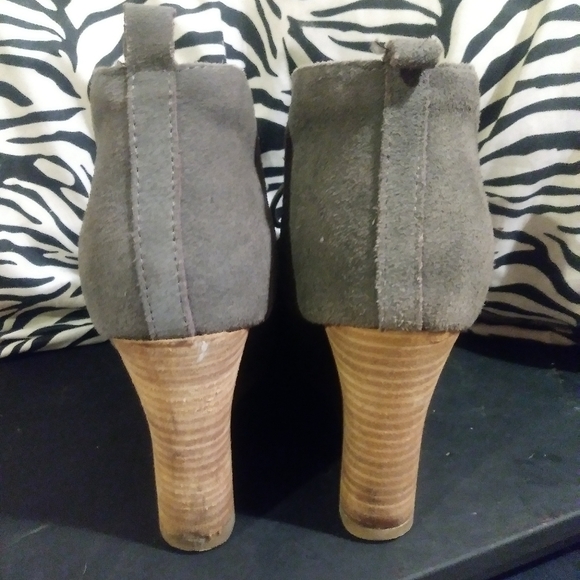 GREY ANKEL BOOTS BY XPRESS GREAT DEAL - Picture 3 of 6
